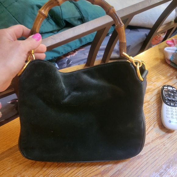 A vintage dark green suede Gucci handle bag! - Picture 2 of 6
